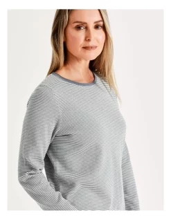 Wholesale π Regatta Crew Neck Long Sleeve Jumper With Curved Hem Blue/Pearl Stripe β 13 Wholesale π Regatta Crew Neck Long Sleeve Jumper With Curved Hem Blue/Pearl Stripe β -Jumpsuits Store unnamed file 1175